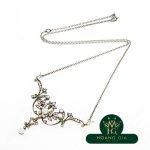 Vòng cổ ngọc trai garnet kim cương demantoid (khoảng năm 1900)