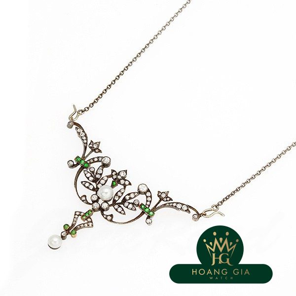 Vòng cổ ngọc trai garnet kim cương demantoid (khoảng năm 1900)