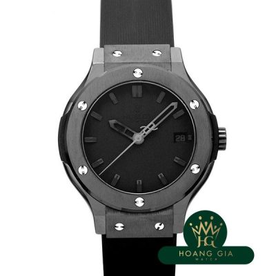 Cổ điển kết hợp tất cả màu đen